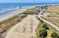 900 Old Coast Rd, GoldBeach, OR 97444