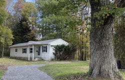 32 McCabe Avenue, Carbondale, PA 18407