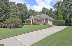 205 Hedgewick Way, Tyrone, GA 30290