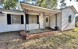 1002 Jones St, Henderson, TX 75654