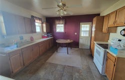 218 E Main St, Oxford, IA 52322