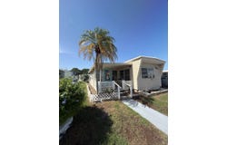 44 Saunders Ave, Largo, FL 33773