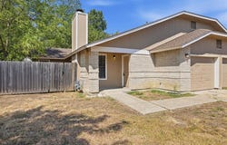 904/906 HYRIDGE St, Round Rock, TX 78664