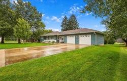400 N Maple Street, Sumner, IA 50674