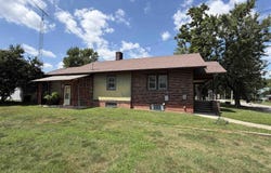 516 N 8Th Street, Centerville, IA 52544