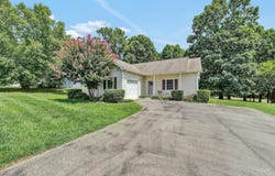 1103 Joffrey Dr, Huddleston, VA 24104