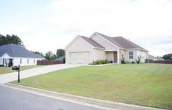 76 Popcorn Cir, Dothan, AL 36301