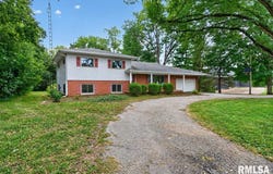8 Pajim Lane, Springfield, IL 62712