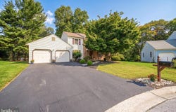 9 ROUND TREE CIR, HOCKESSIN, DE 19707