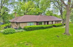 16 Greenridge Road, Elgin, IL 60120