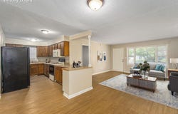 220 E 44th St S, Wichita, KS 67216-1714