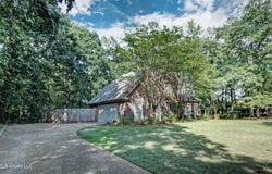664 Spring Lake Drive, Pearl, MS 39208