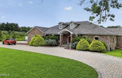 33 Parkside Way, Millstone, NJ 08535