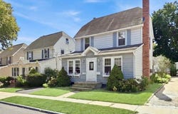 36 Hawthorne Street, Williston Park, NY 11596