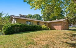 2904 E Eastmoor Drive, Springfield, MO 65804