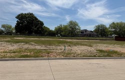 100 Choctaw Drive, Leonard, TX 75452