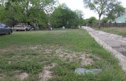 801 Tank St, Lockhart, TX 78644
