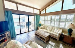 82 2nd St, Cedar Key, FL 32625