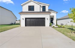 2004 Oak Ridge Drive, Oak Grove, MO 64075