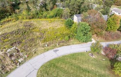 77 Ridgewood Drive, Cecil, PA 15057