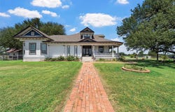 2015 FM 935, Lott, TX 76656