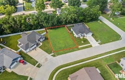 83 Firefly Court, Chatham, IL 62629