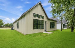 305 E Locust Street, Leonard, TX 75452
