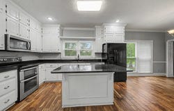 275 W Doublegate Dr, Leesburg, GA 31763
