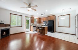 810 E 9TH St, Newberg, OR 97132