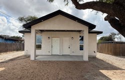 3274 INTERSTATE 35 N, Natalia, TX 78059