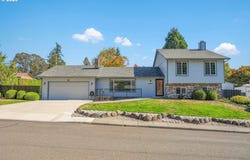 12072 SE 105TH Dr, HappyValley, OR 97086