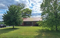 12 S KINZER Road, KINZERS, PA 17535