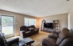 916 E 8th Ave, Hutchinson, KS 67501
