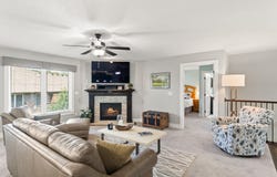 400 S 8th Ct, Indianola, IA 50125