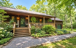 11 Apache Way, Jim Thorpe, PA 18229