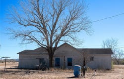 1580 Middle Rd, George West, TX 78022