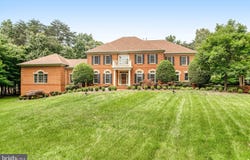 8261 ROSELAND Drive, FAIRFAX STATION, VA 22039