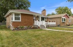9643 S Richmond Avenue, Evergreen Park, IL 60805
