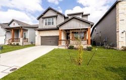 4820 night herder, St Hedwig, TX 78152