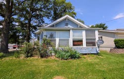 105 S Fairview St, Exira, IA 50076