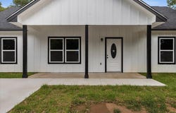 304 Lee St, Smithville, TX 78957