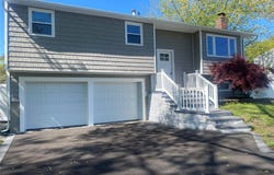 17 Berkeley Avenue, Selden, NY 11784