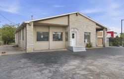 2122 S Glenstone Avenue, Springfield, MO 65804