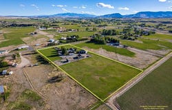 39 Nez Perce Dr, Cody, WY 82414