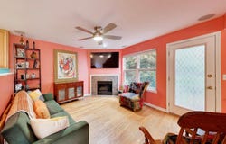 2011 W Chase Avenue, Chicago, IL 60645