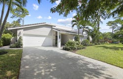824 Foxpointe Circle, Delray Beach, FL 33445