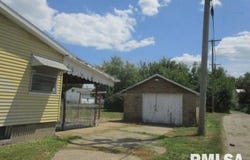 534 E MAPLE Street, Canton, IL 61520