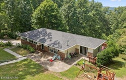 103 Morgan Rd, Oak Ridge, TN 37830