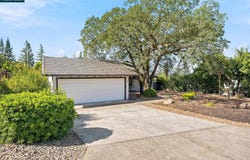 19 Inverness Dr, Napa, CA 94558