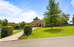 185 Nance Lane, Jacksboro, TN 37757